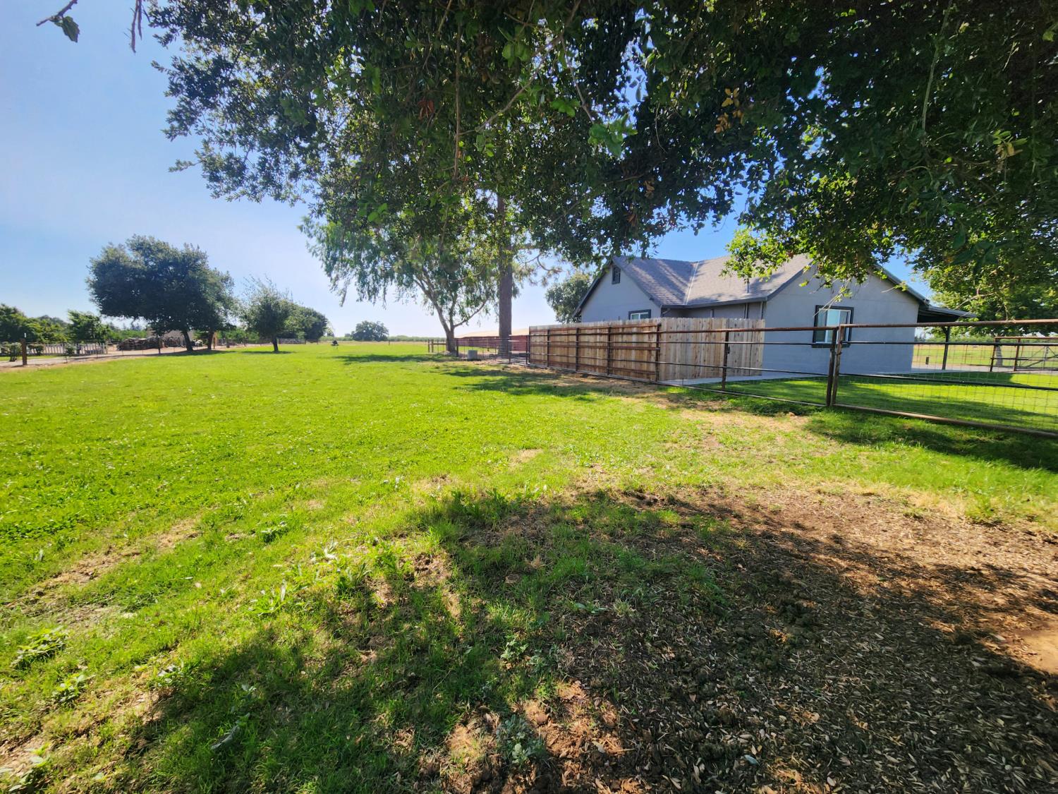 20383 Sutliff Rd, Escalon, CA 95320