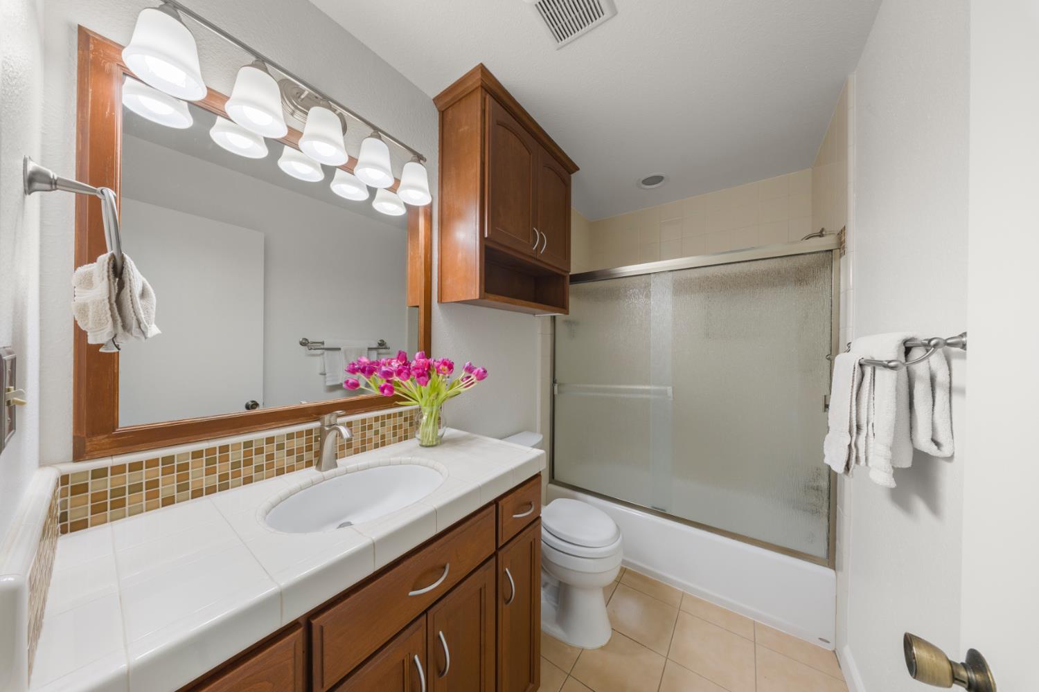 1325 Forest Dr, Turlock, CA 95380