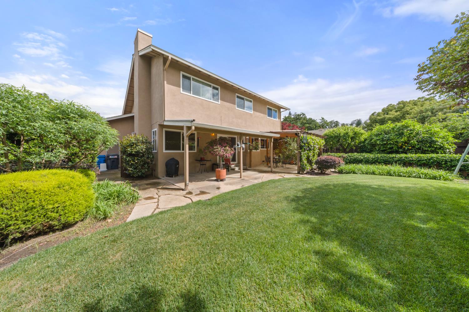 1325 Forest Dr, Turlock, CA 95380