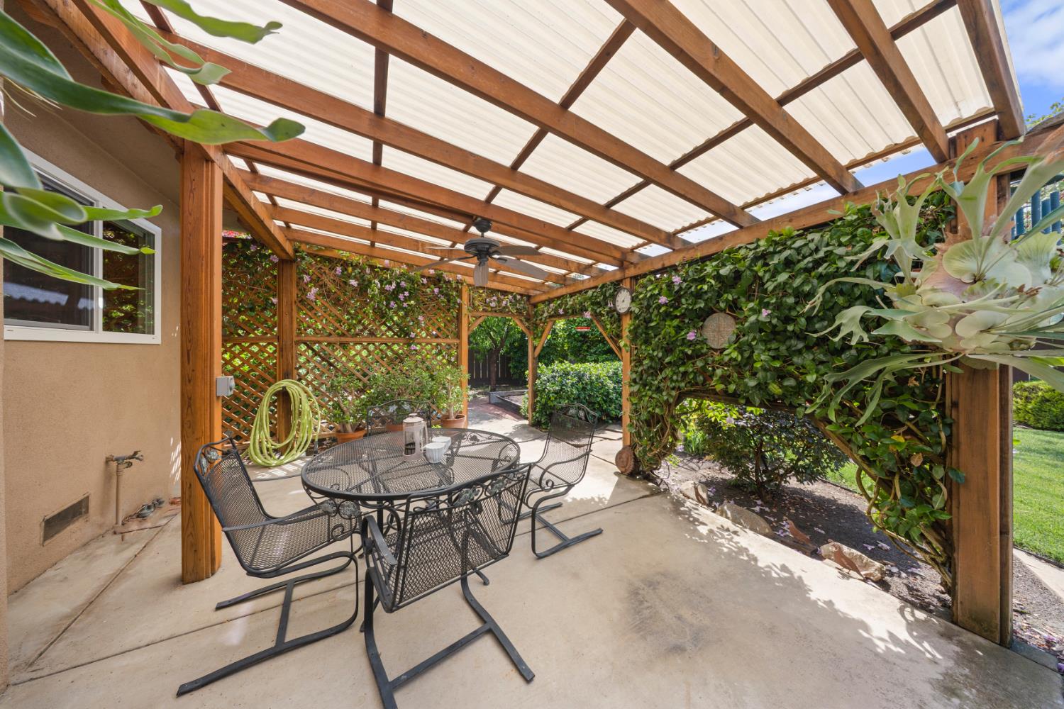 1325 Forest Dr, Turlock, CA 95380