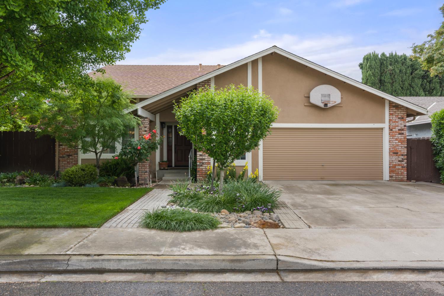 1325 Forest Dr, Turlock, CA 95380