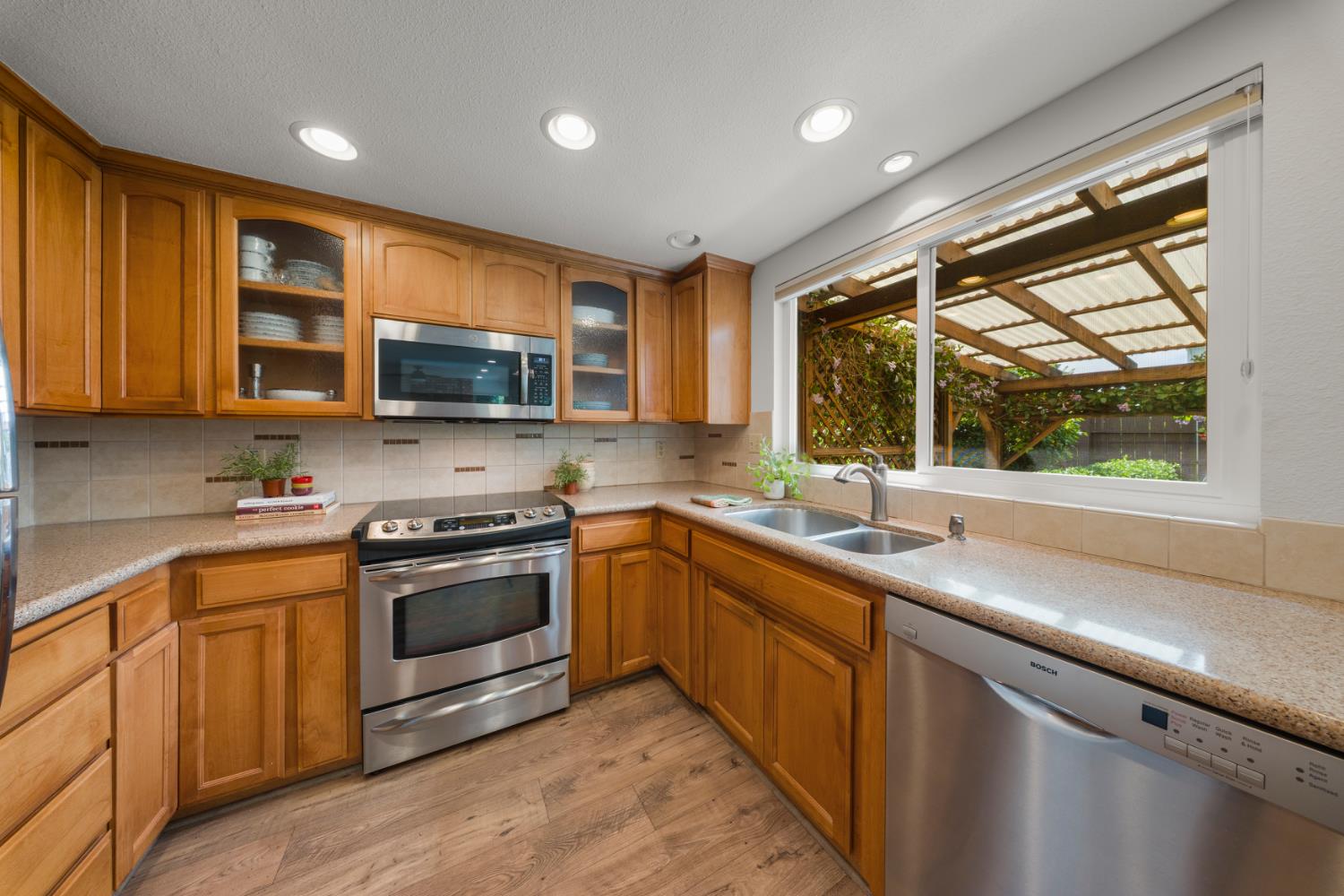 1325 Forest Dr, Turlock, CA 95380