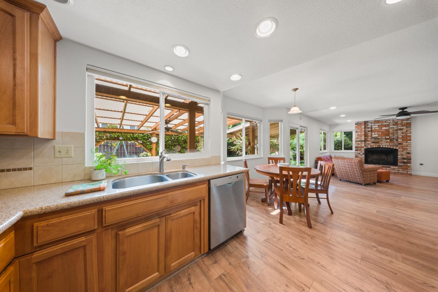 1325 Forest Dr, Turlock, CA 95380