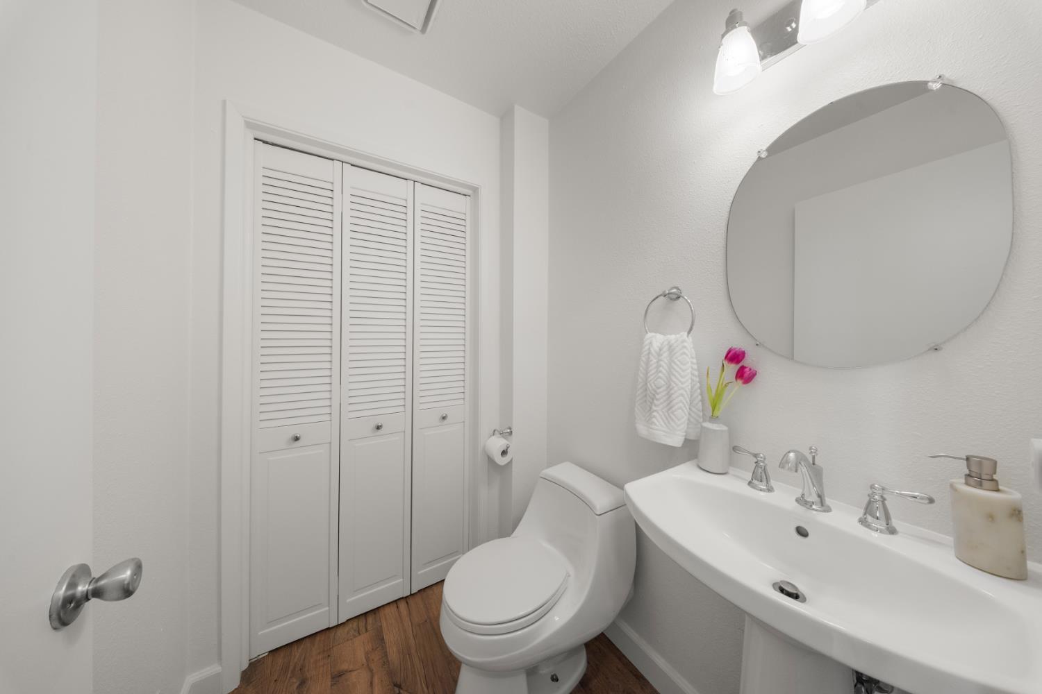 1325 Forest Dr, Turlock, CA 95380