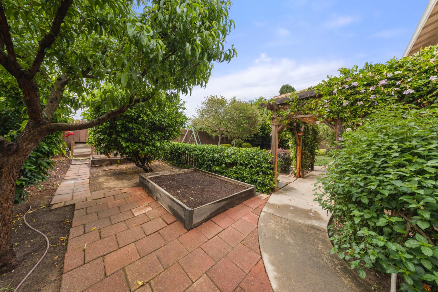 1325 Forest Dr, Turlock, CA 95380