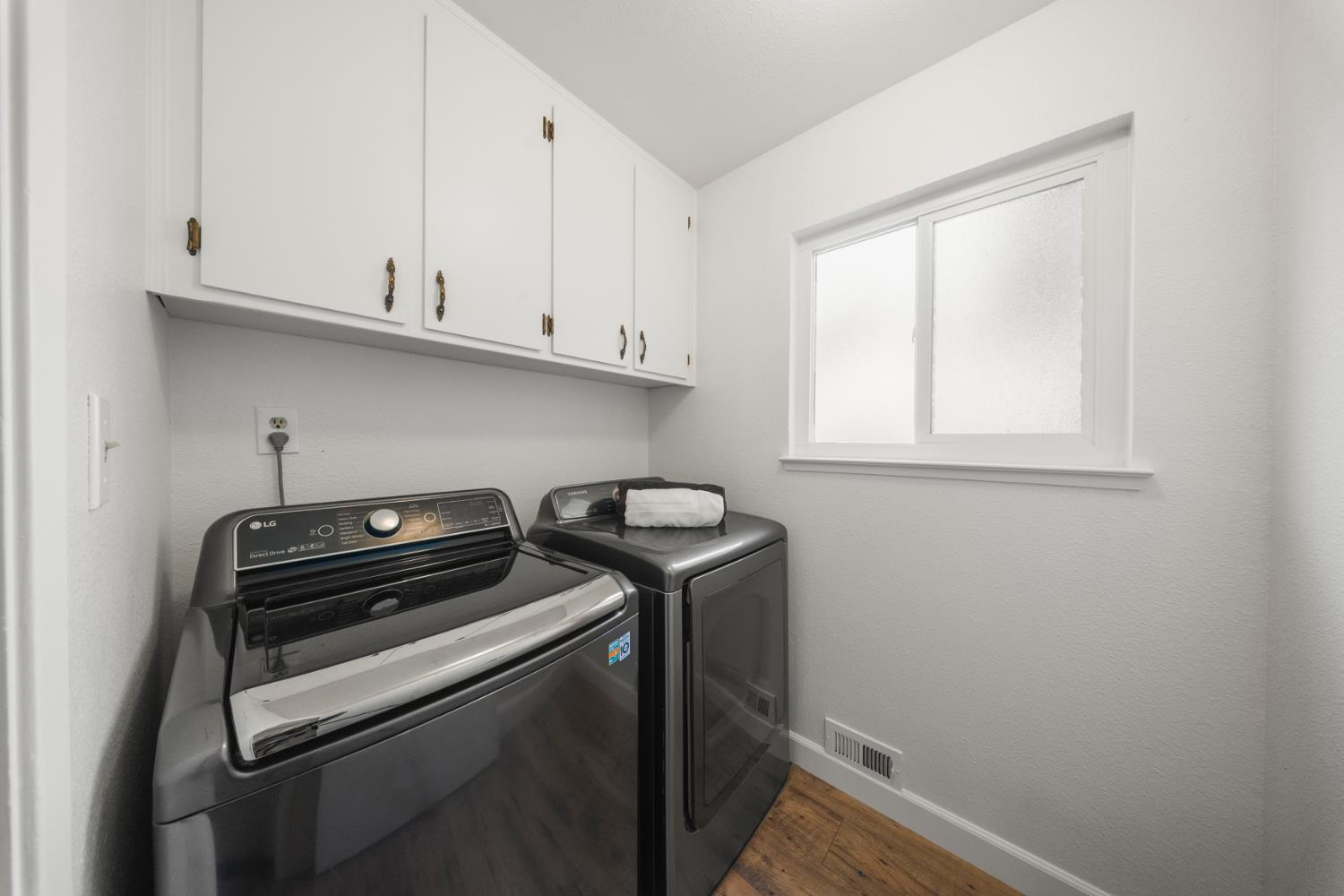 1325 Forest Dr, Turlock, CA 95380