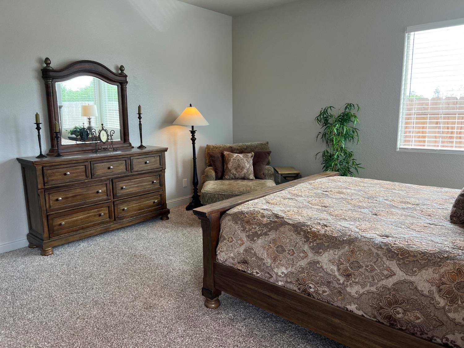 8698 N Privado Ct, Hilmar, CA 95324