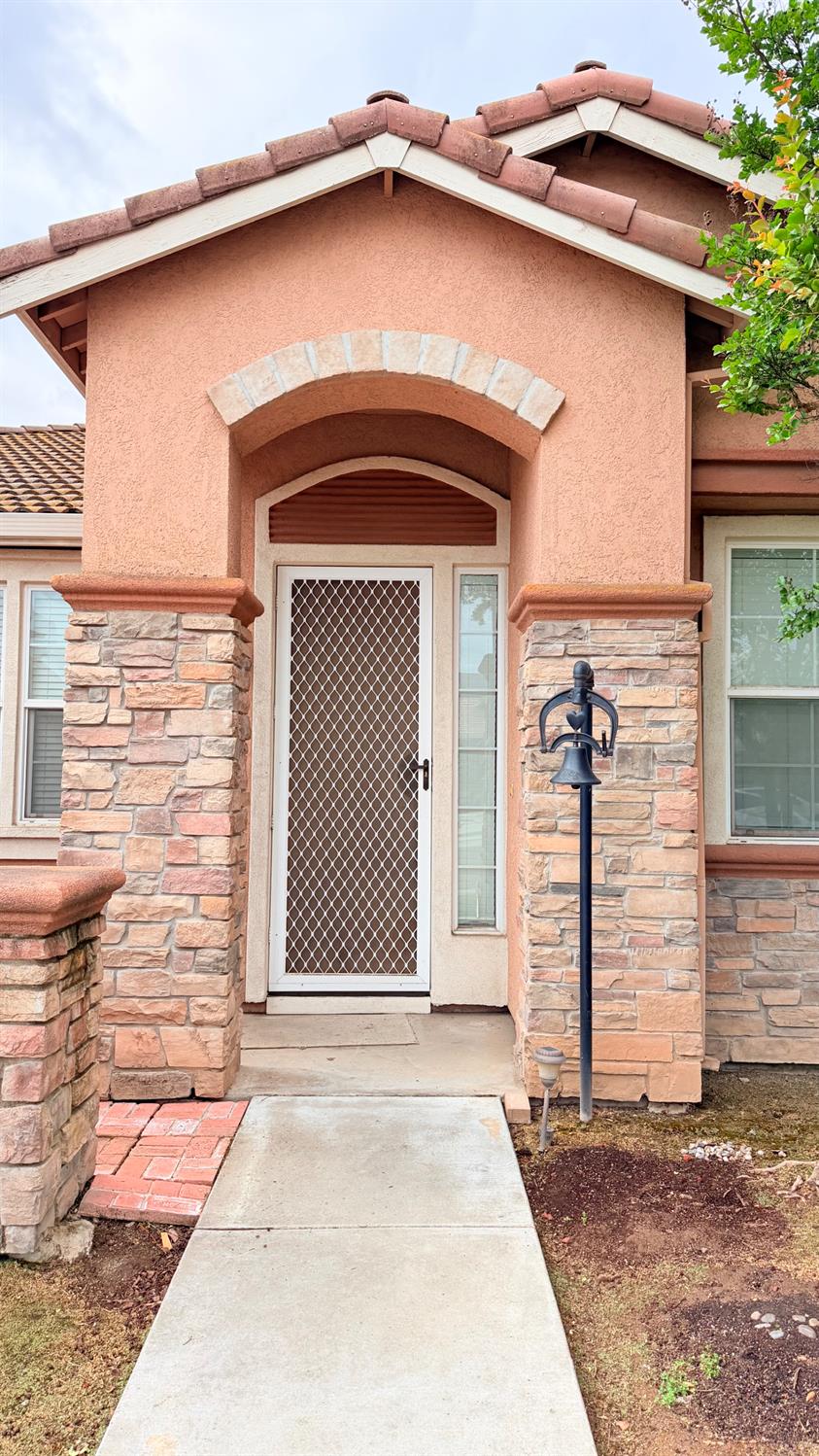 2518 clayridge Ct, Riverbank, CA 95367