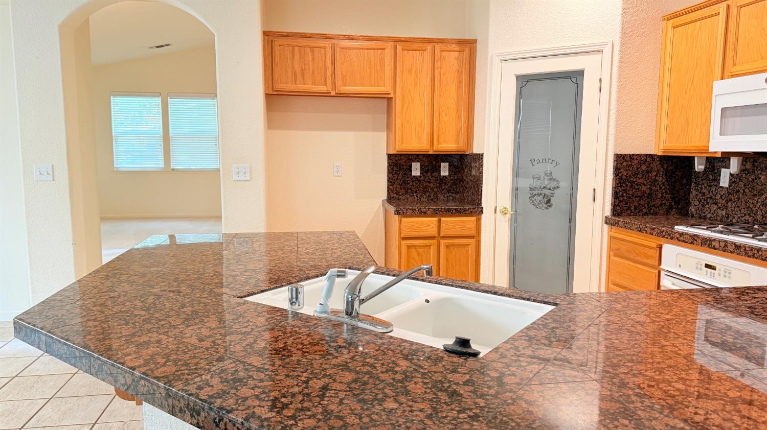 2518 clayridge Ct, Riverbank, CA 95367