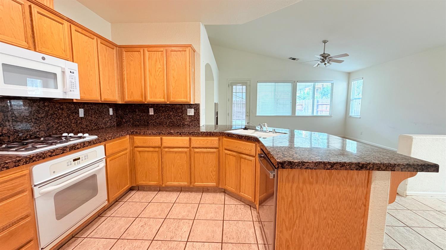 2518 clayridge Ct, Riverbank, CA 95367