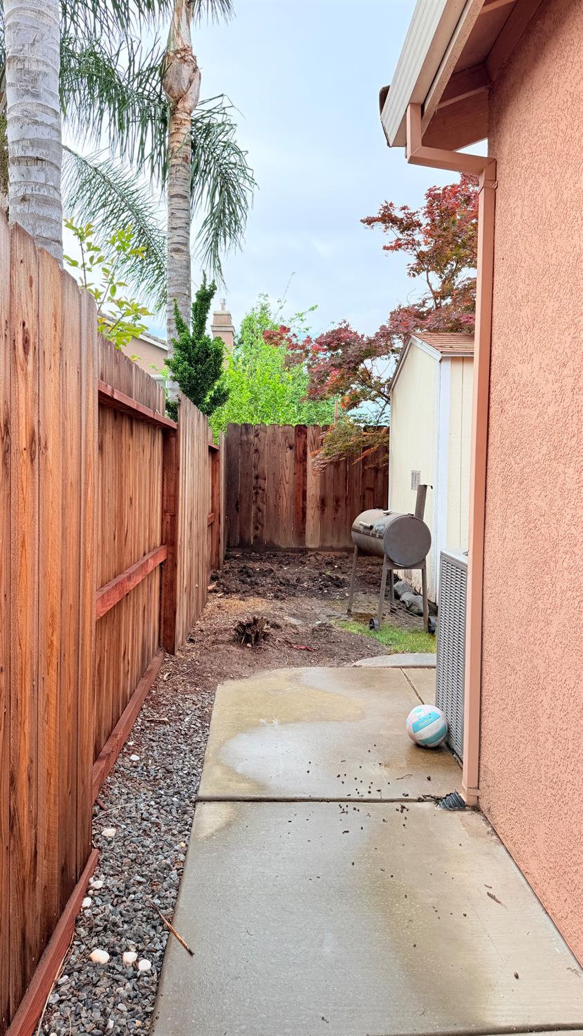 2518 clayridge Ct, Riverbank, CA 95367