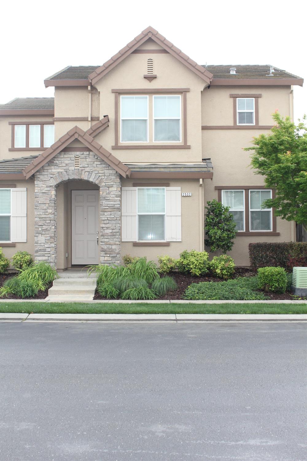 2532 Cottage Pointe Dr, Riverbank, CA 95367