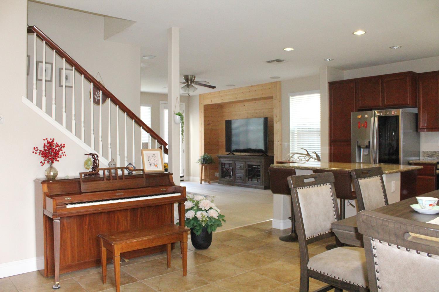 2532 Cottage Pointe Dr, Riverbank, CA 95367