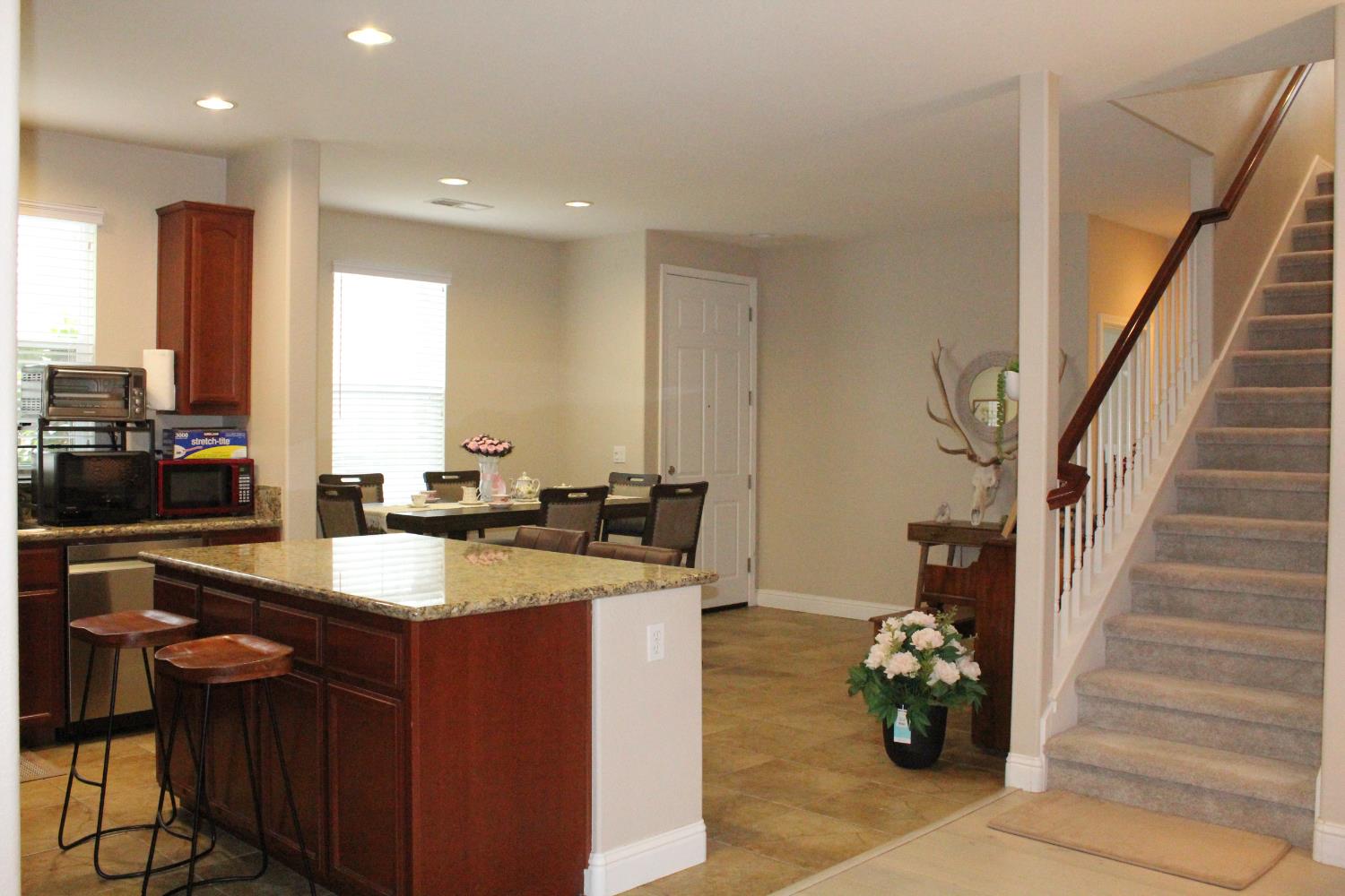 2532 Cottage Pointe Dr, Riverbank, CA 95367