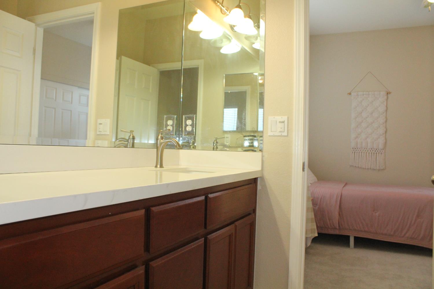 2532 Cottage Pointe Dr, Riverbank, CA 95367