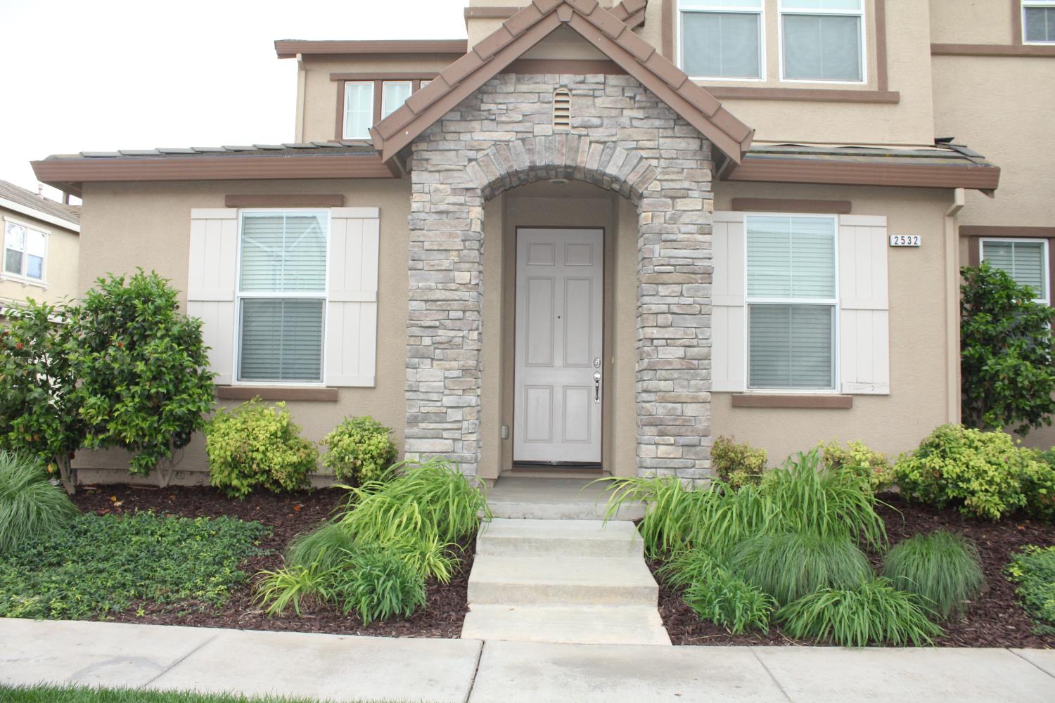 2532 Cottage Pointe Dr, Riverbank, CA 95367