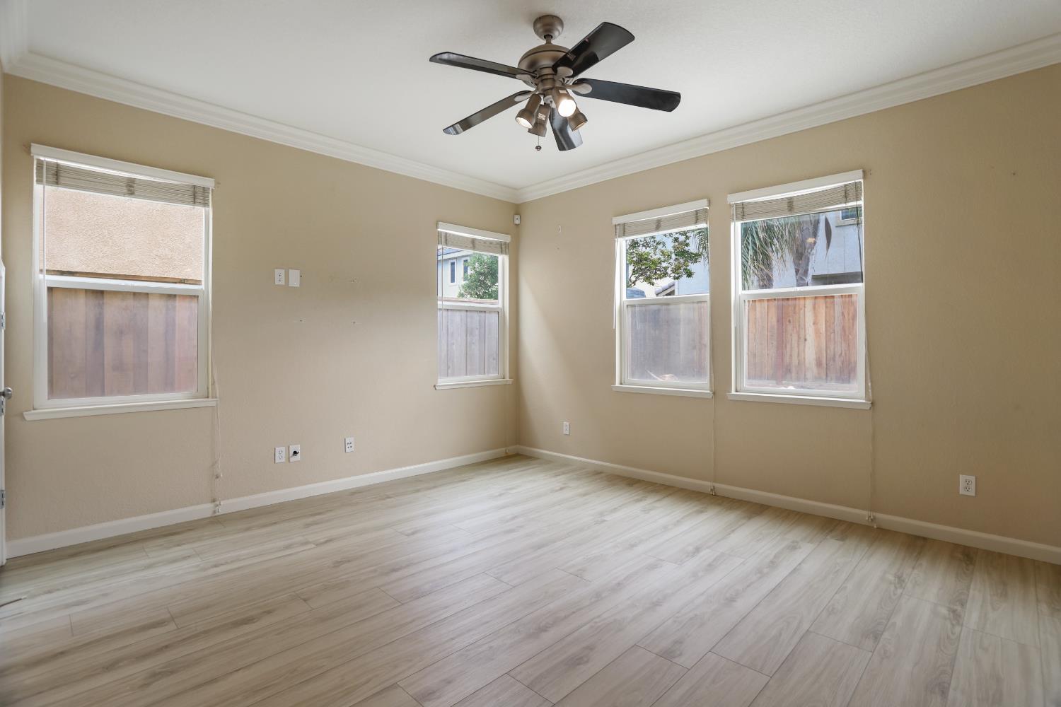 1542 Hearthsong Dr, Manteca, CA 95337