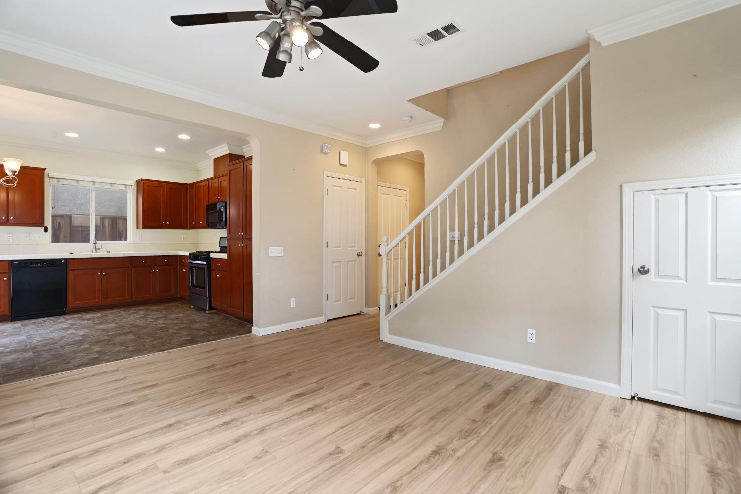 1542 Hearthsong Dr, Manteca, CA 95337