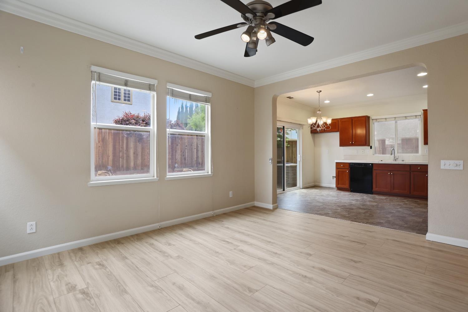 1542 Hearthsong Dr, Manteca, CA 95337