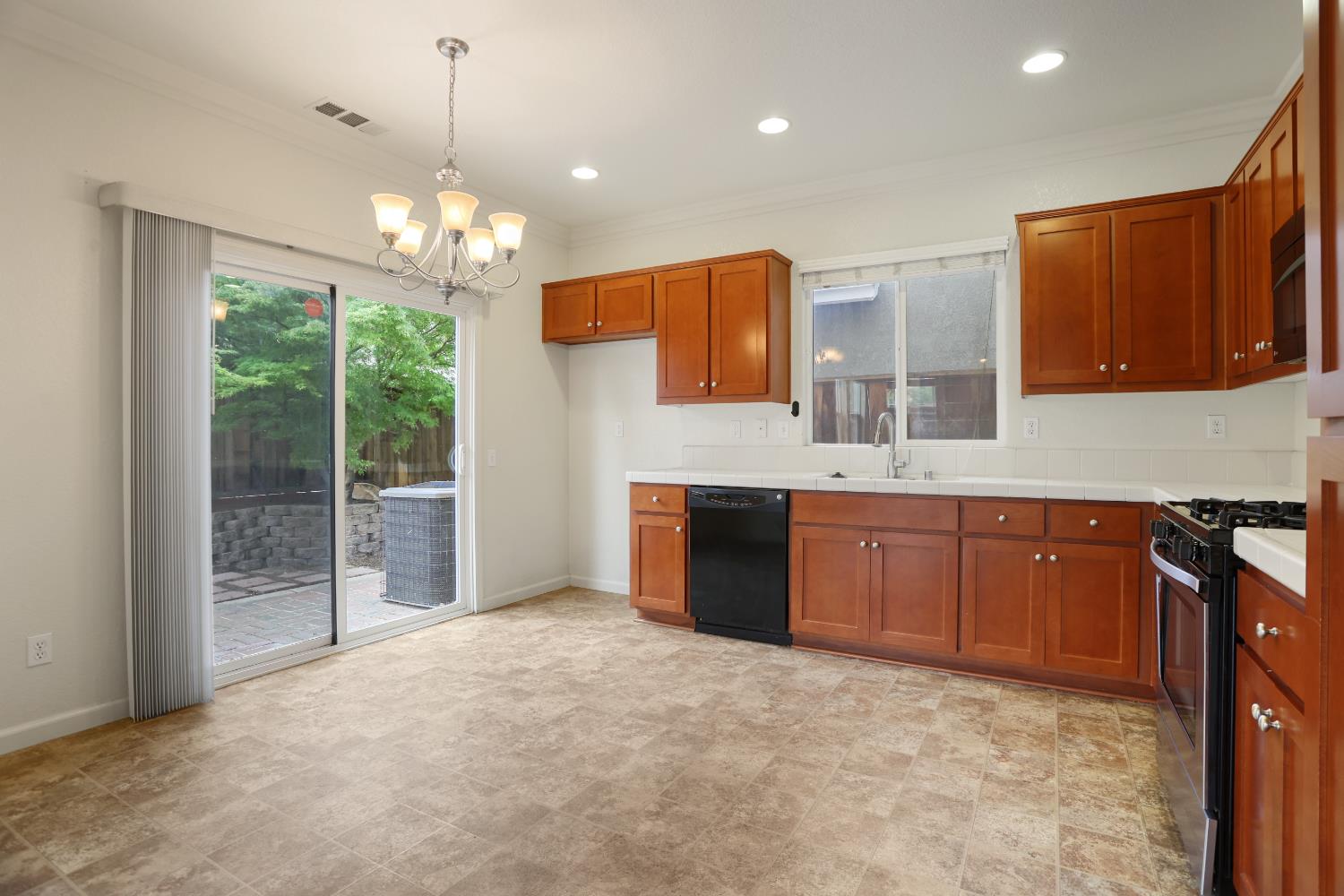 1542 Hearthsong Dr, Manteca, CA 95337