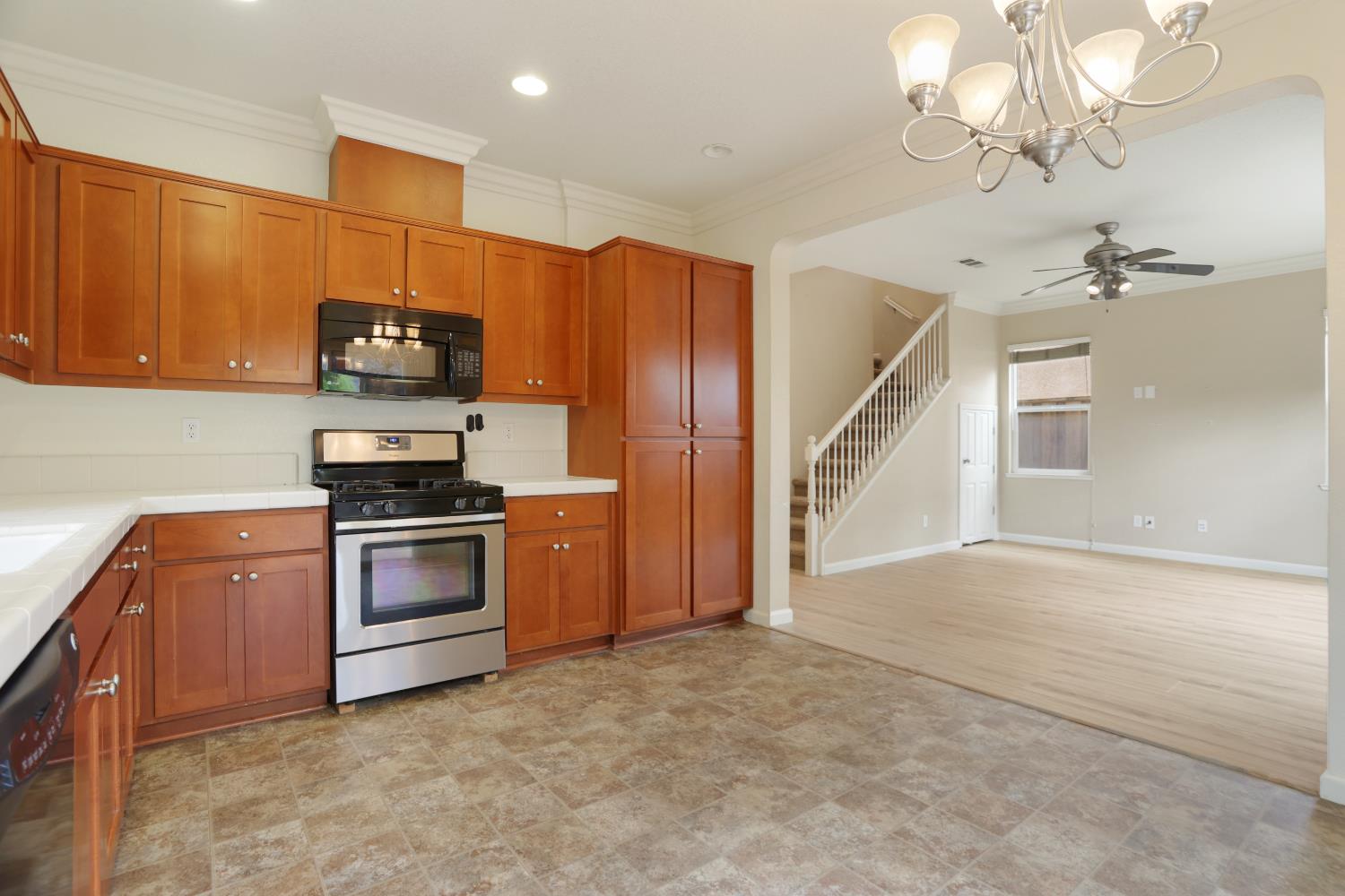 1542 Hearthsong Dr, Manteca, CA 95337