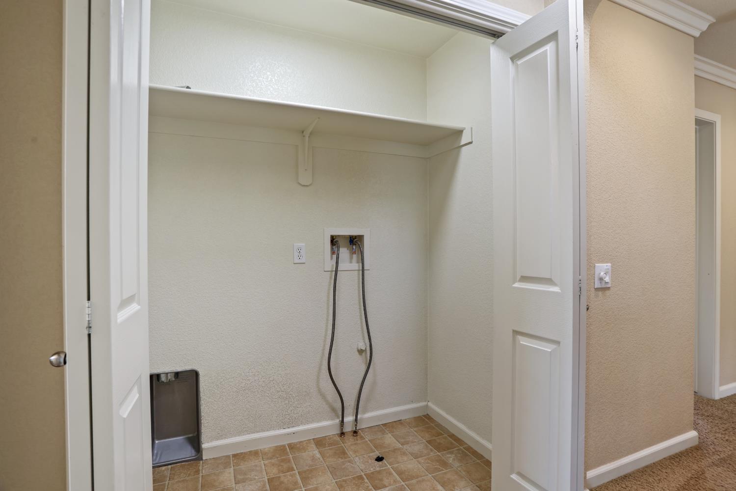 1542 Hearthsong Dr, Manteca, CA 95337