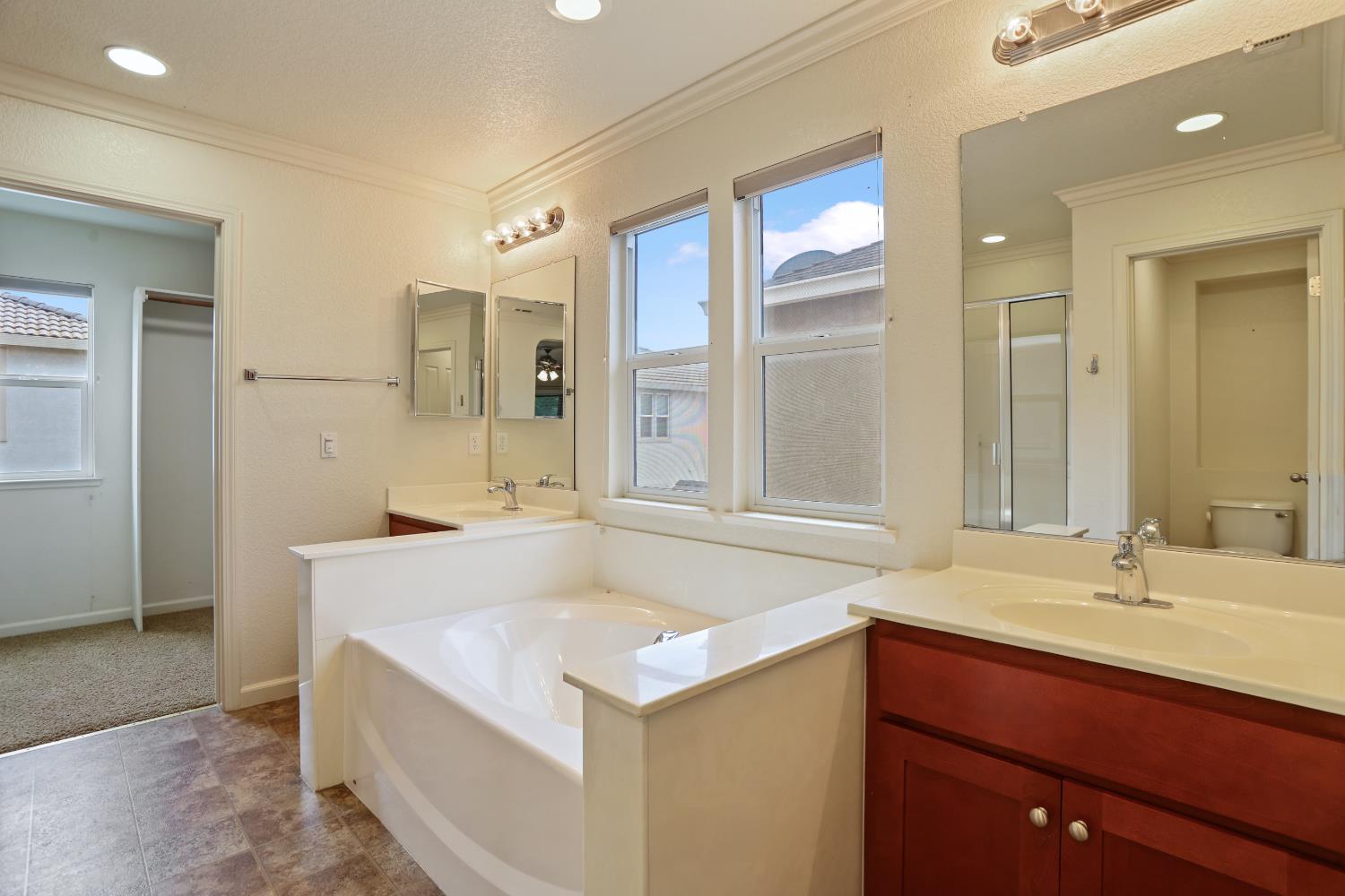 1542 Hearthsong Dr, Manteca, CA 95337