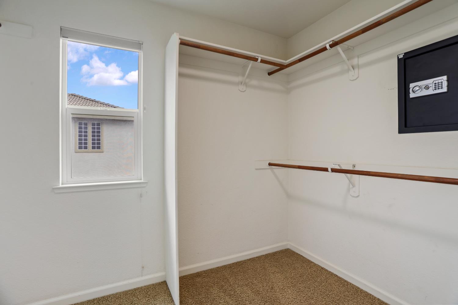 1542 Hearthsong Dr, Manteca, CA 95337