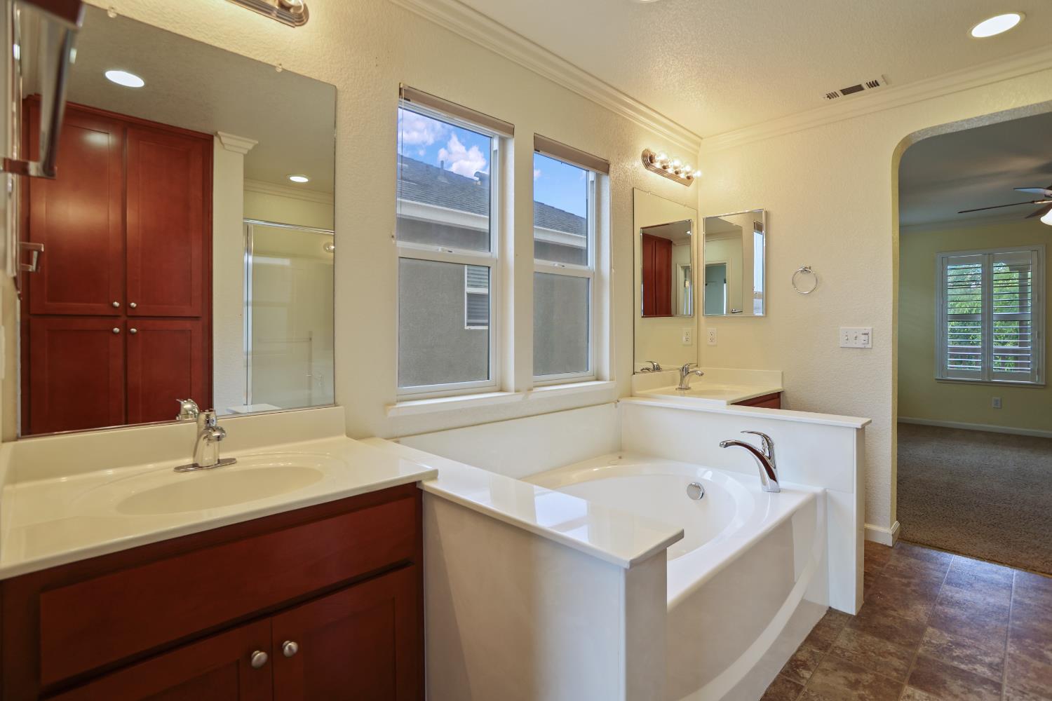 1542 Hearthsong Dr, Manteca, CA 95337