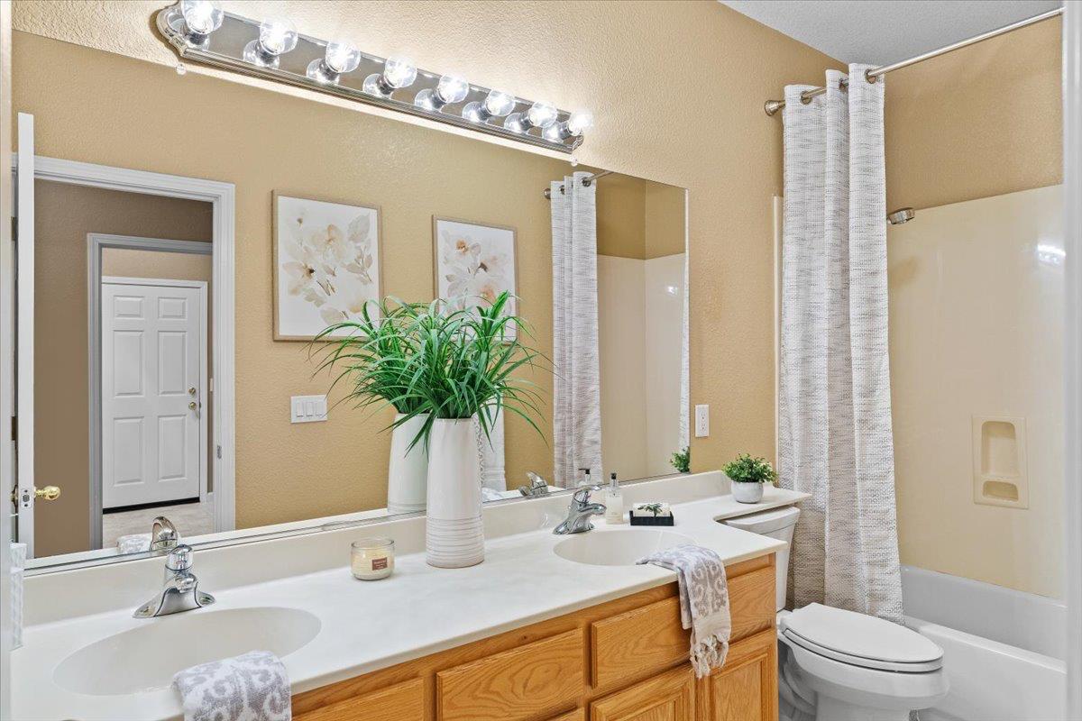 1924 Sunflower Ct, Modesto, CA 95356