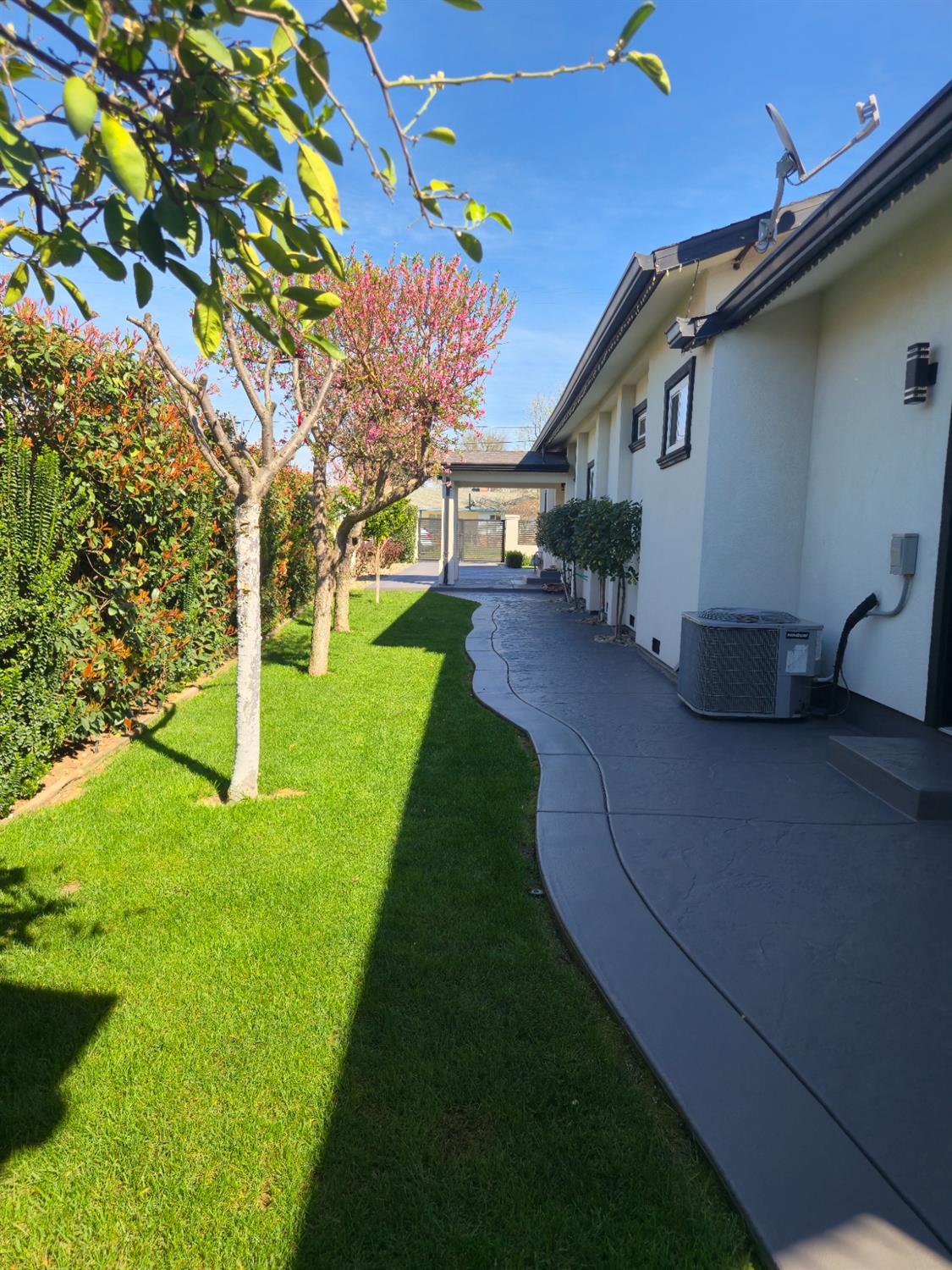 9293 Hillside Dr, Delhi, CA 95315