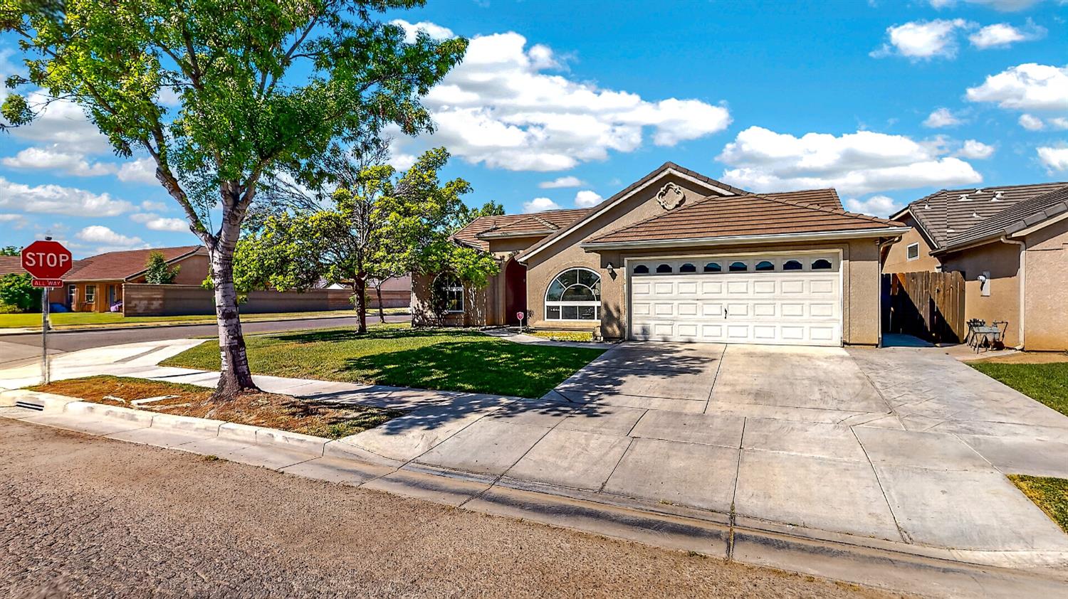 529 Fairmont Dr, Los Banos, CA 93635