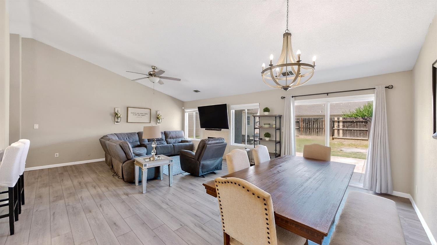 529 Fairmont Dr, Los Banos, CA 93635