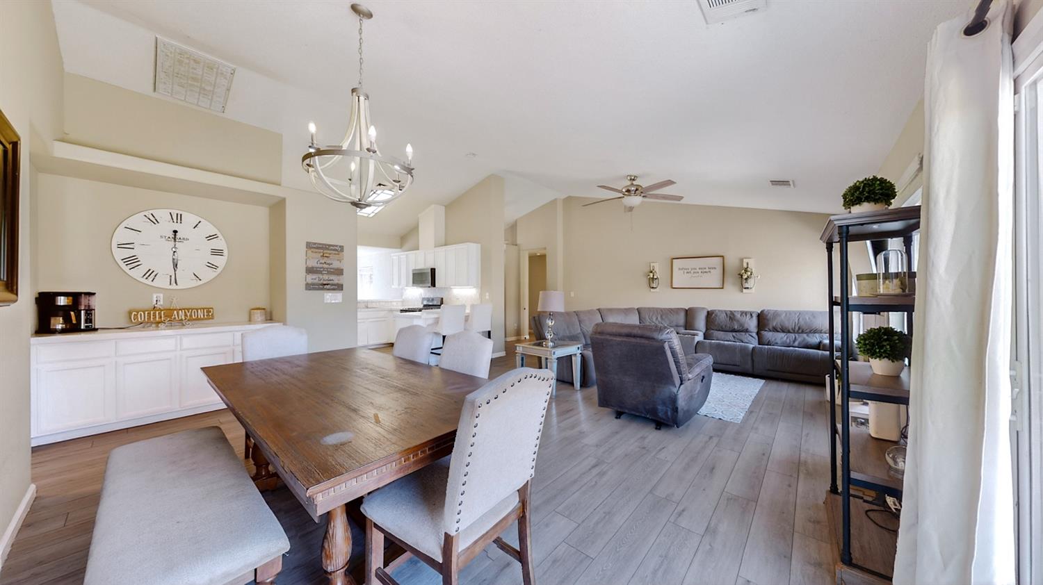 529 Fairmont Dr, Los Banos, CA 93635