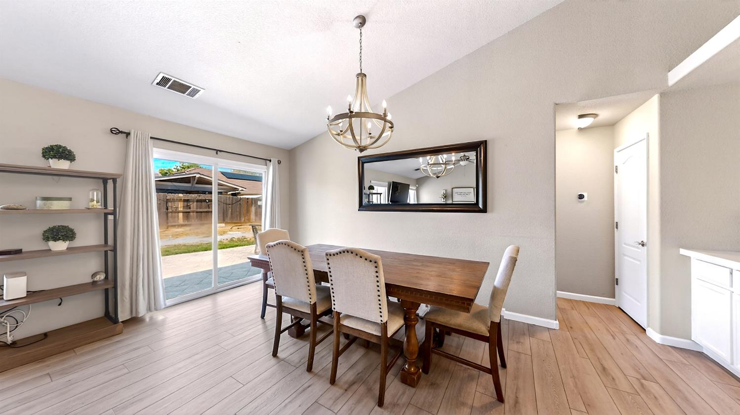 529 Fairmont Dr, Los Banos, CA 93635