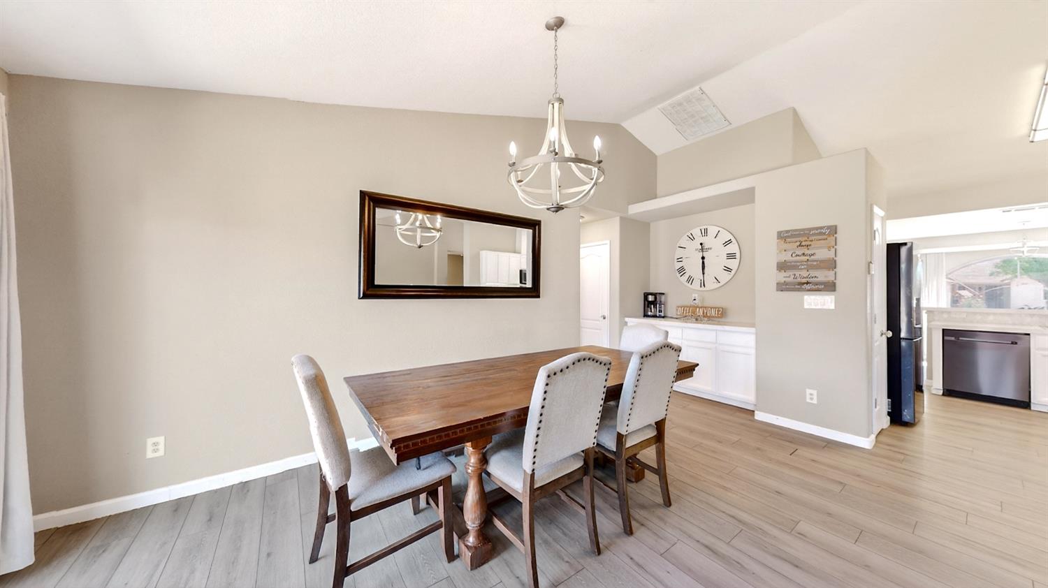 529 Fairmont Dr, Los Banos, CA 93635