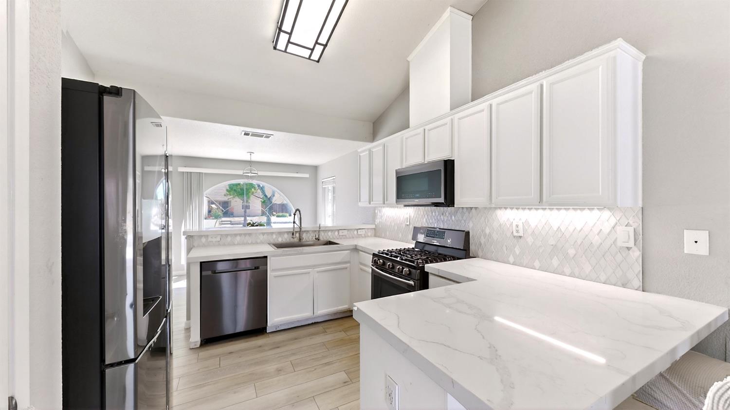 529 Fairmont Dr, Los Banos, CA 93635