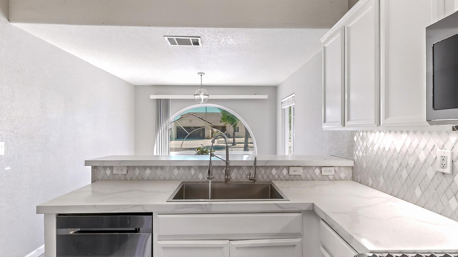 529 Fairmont Dr, Los Banos, CA 93635