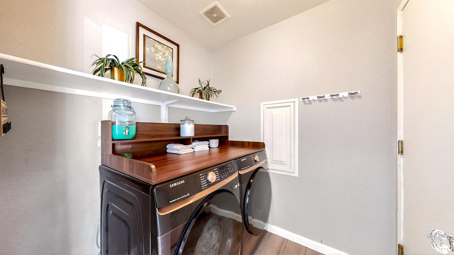 529 Fairmont Dr, Los Banos, CA 93635