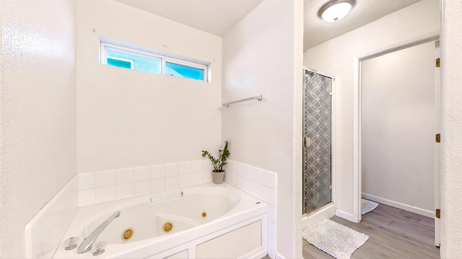 529 Fairmont Dr, Los Banos, CA 93635