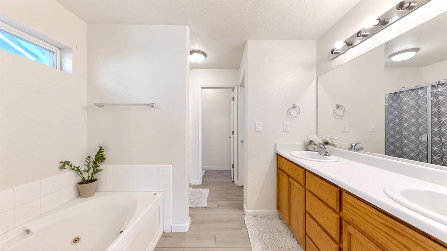 529 Fairmont Dr, Los Banos, CA 93635