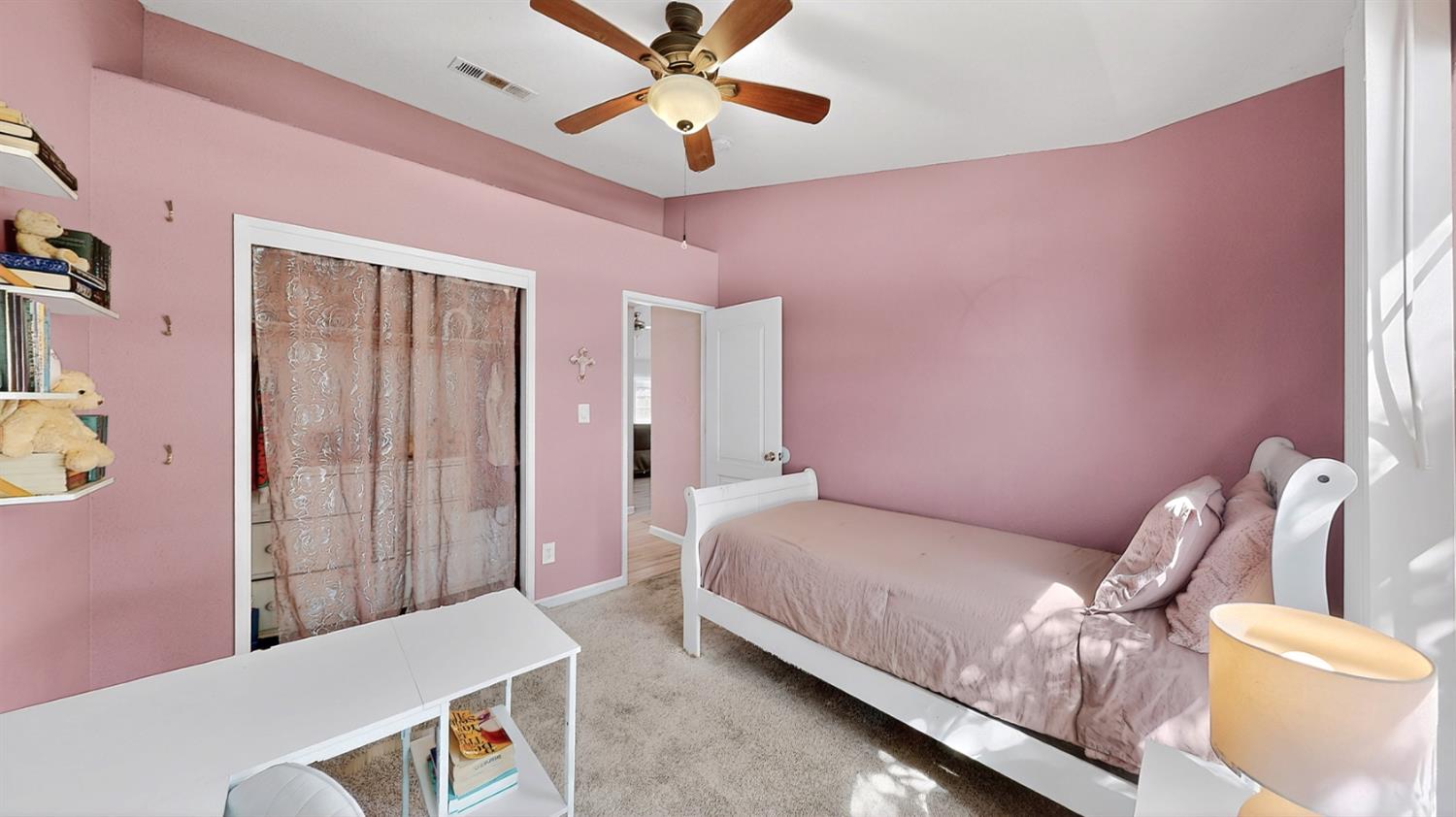 529 Fairmont Dr, Los Banos, CA 93635