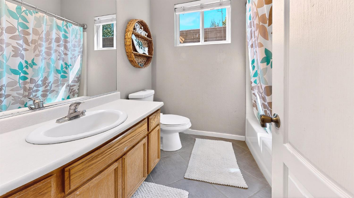 529 Fairmont Dr, Los Banos, CA 93635