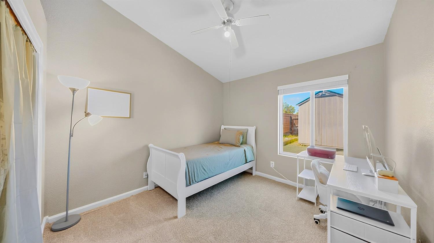 529 Fairmont Dr, Los Banos, CA 93635