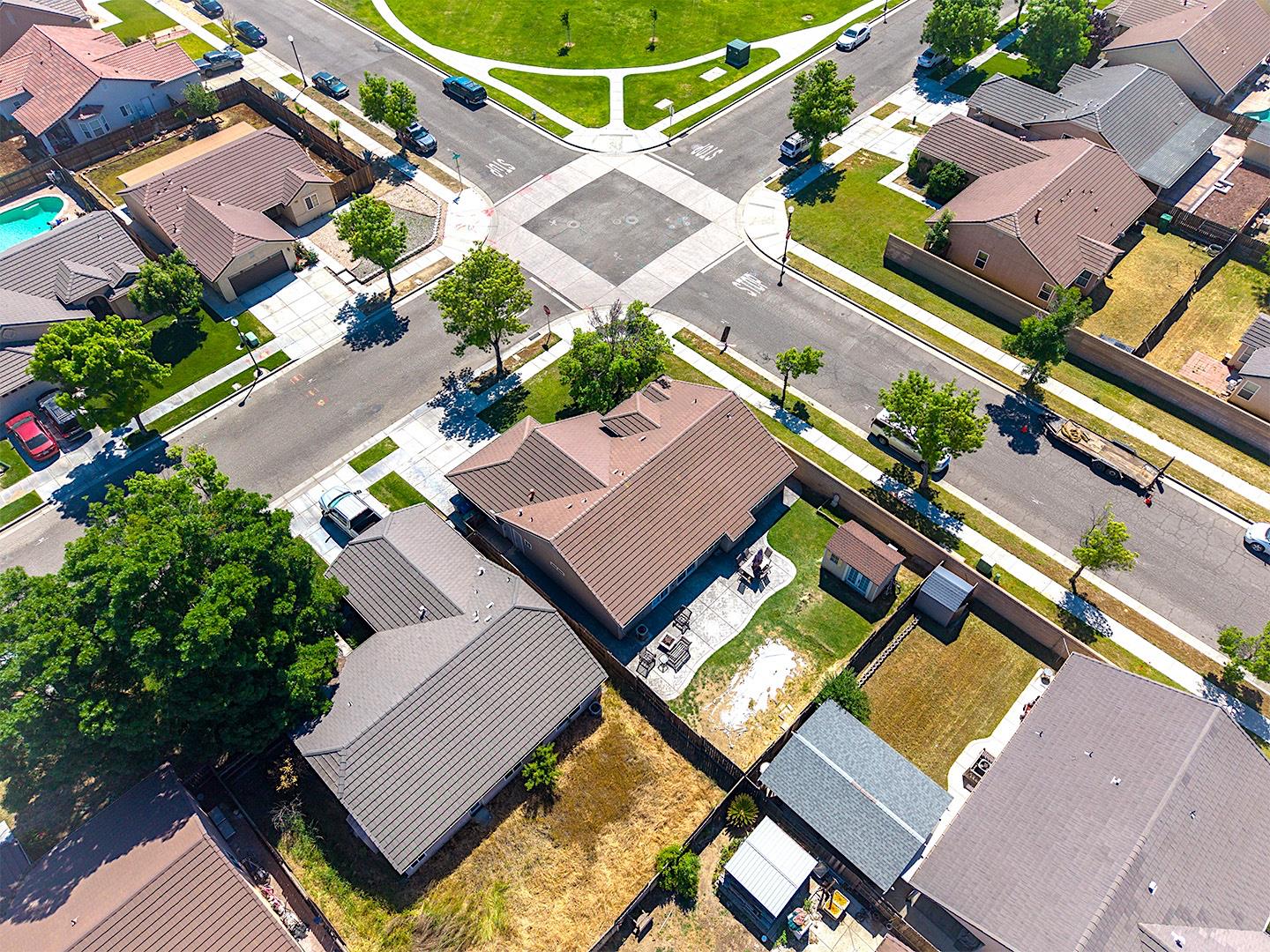 529 Fairmont Dr, Los Banos, CA 93635