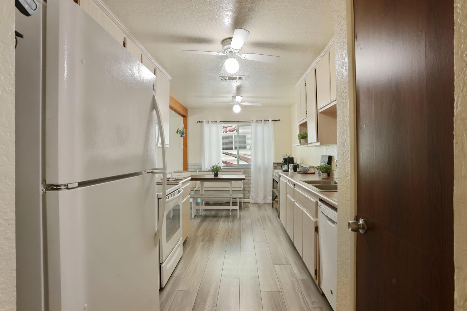 822 Buchanon Ln, Manteca, CA 95336