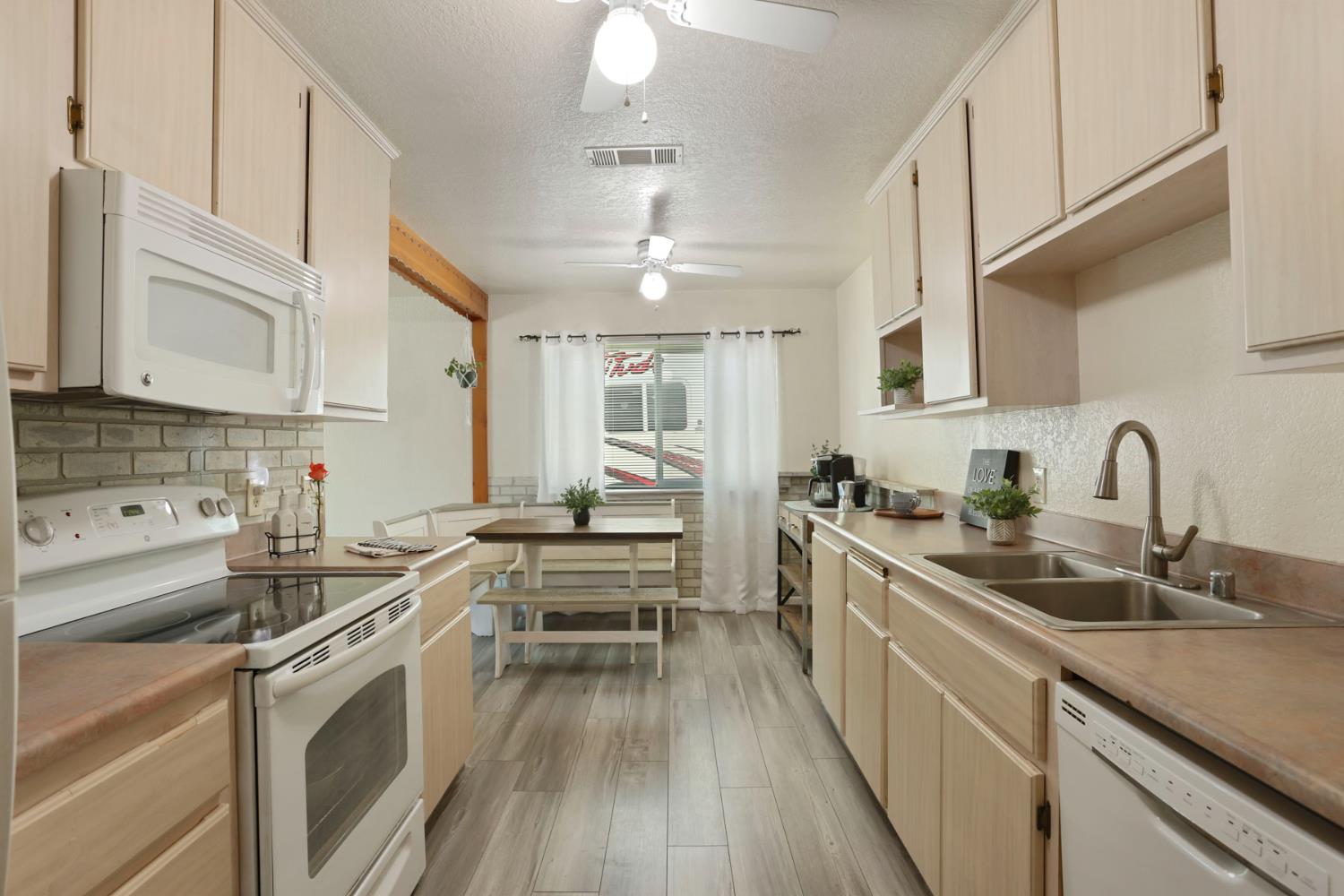 822 Buchanon Ln, Manteca, CA 95336