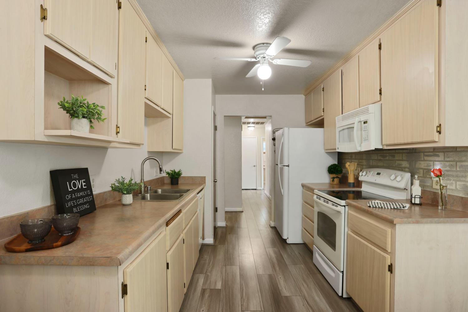 822 Buchanon Ln, Manteca, CA 95336