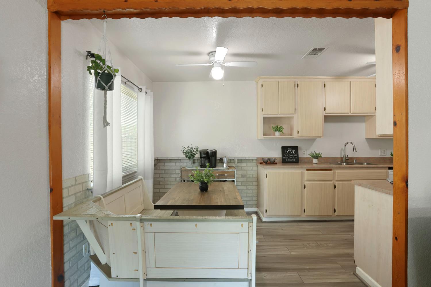 822 Buchanon Ln, Manteca, CA 95336