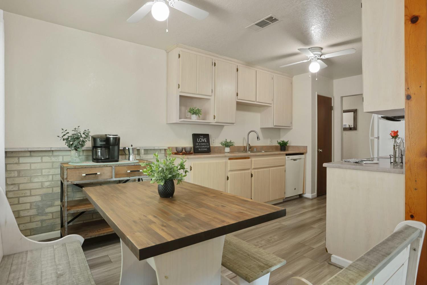 822 Buchanon Ln, Manteca, CA 95336